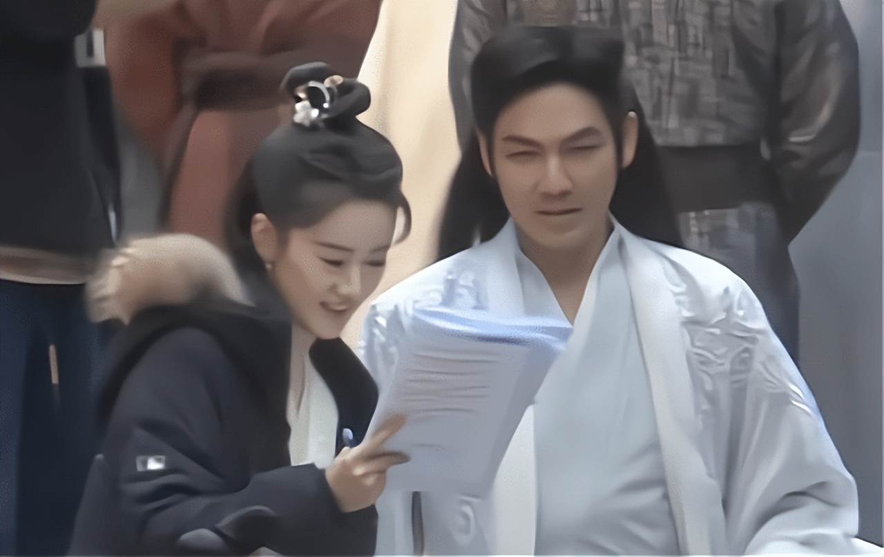 油腻、一脸褶子，这六位大龄男星非要尬演少年，求求你们放过观众