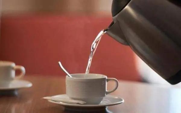 常喝电热水壶烧的水有哪些危害,长期喝电热水壶烧的水有危害吗