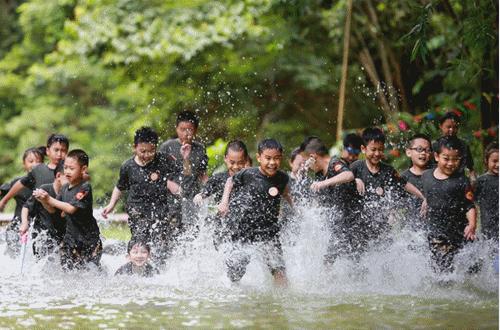 孩子别再追“娱乐文盲”了，看看励志“梅西们”，青少年这样追光