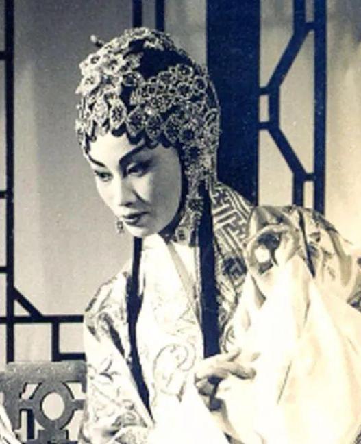 红线女与赵丹完整版,红线女一生四段情史