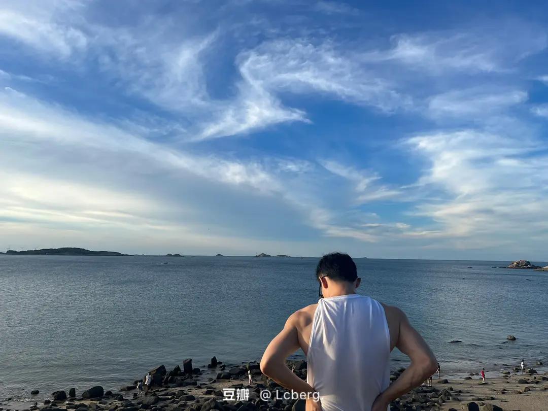 她自曝被要求“瘦到100斤才拥抱”？需要讨好的爱，当然不要