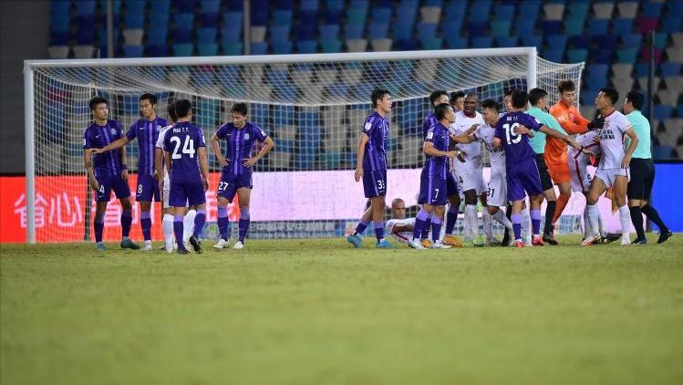 杨帆被挑衅,杨帆锁喉