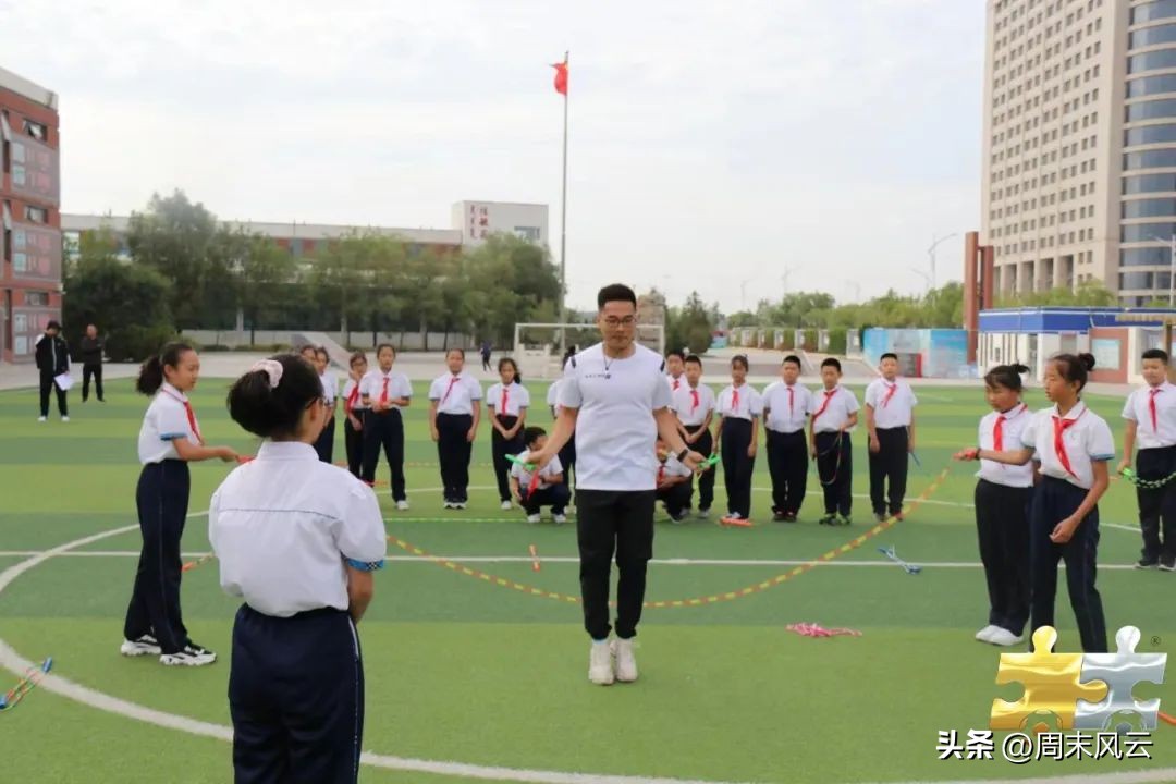 体育课跳大绳公开课优质课,小学体育课并脚跳绳优秀公开课