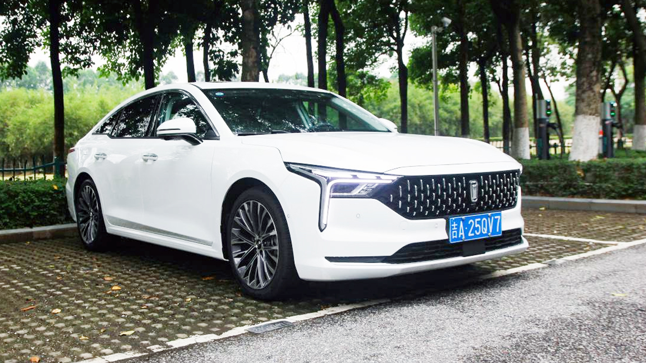 14奔腾b70试驾完整视频,奔腾b7015周年纪念版