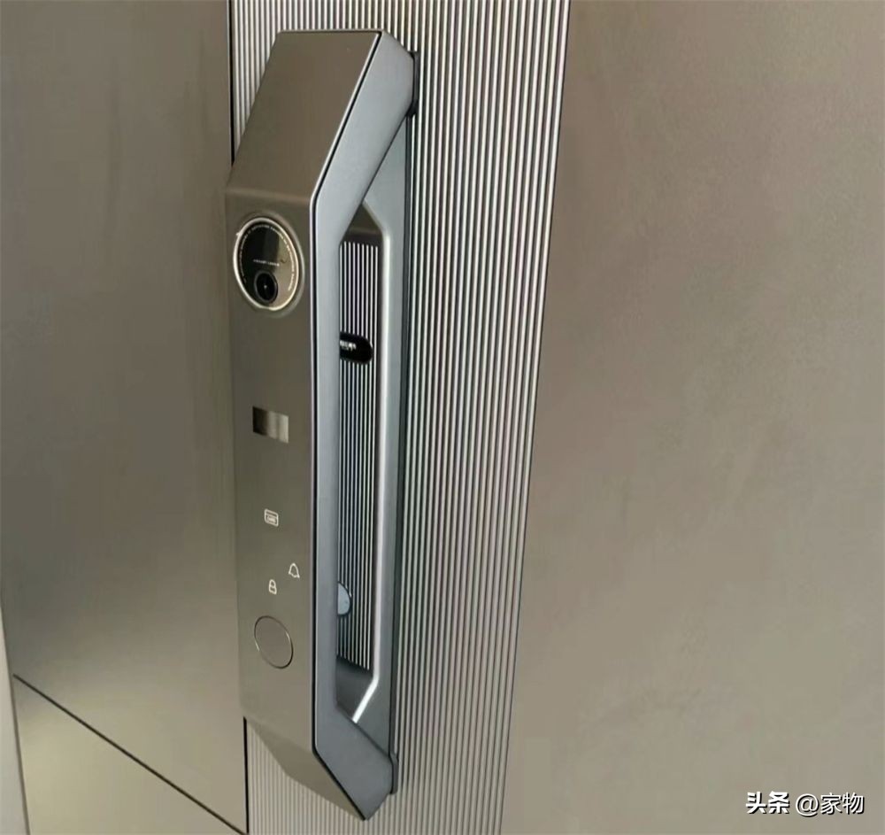 智能门锁越来越智能化和科技化,当下热卖的智能门锁