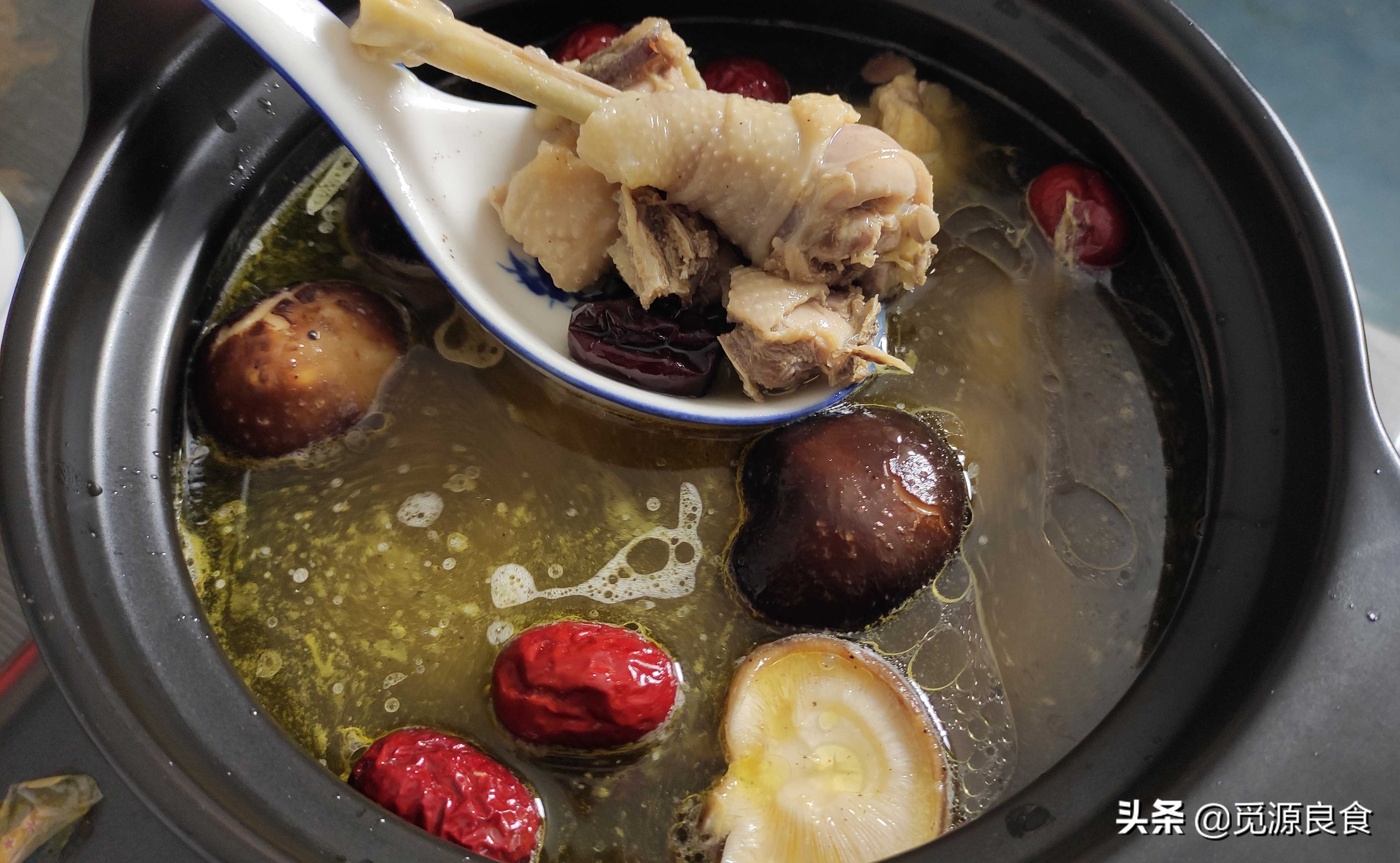 炖鸡汤教你3个技巧肉嫩滑,这个季节炖鸡汤最好吃的做法