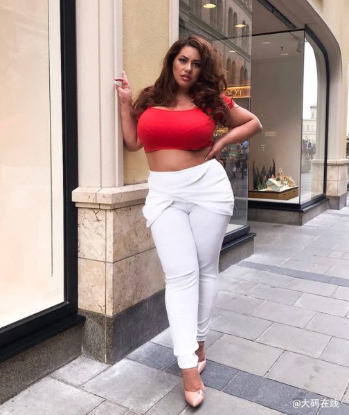 罗马尼亚大码模特科斯蒂娜·蒙泰亚努（Costina·Munteanu）