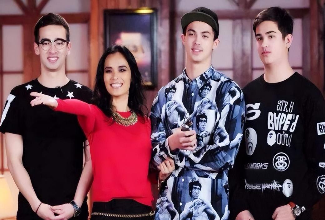 韦唯和前夫离婚多少年,韦唯与老公离婚原因