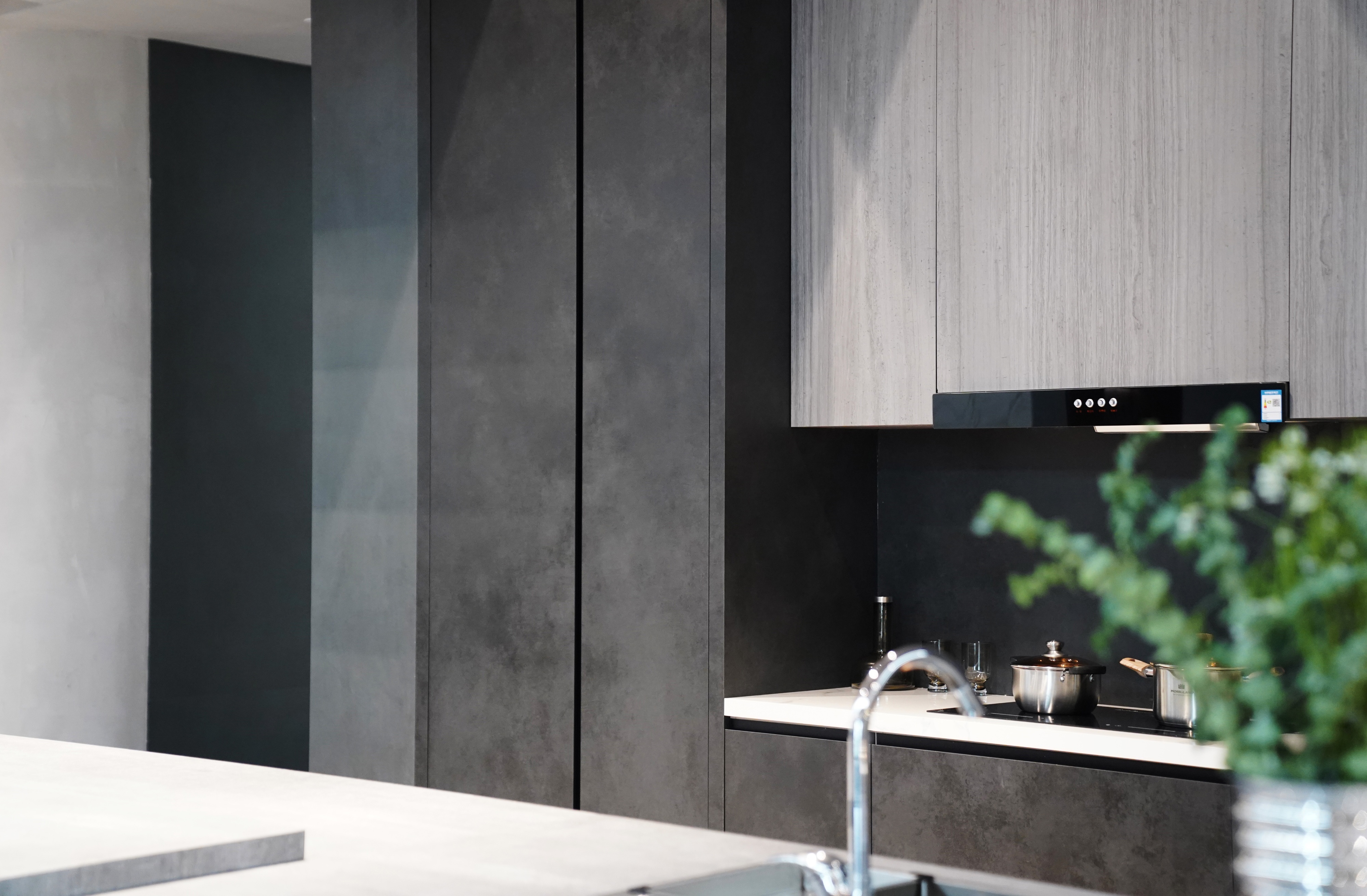 大理石岩板石英石哪个做楼梯好,石英石大理石岩板台面哪个耐用