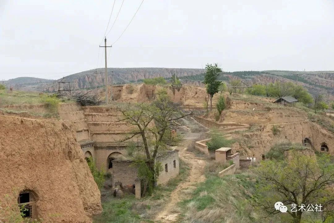 “与时代同行—中国书画名家走进榆阳学术邀请展”在陕西榆林开幕