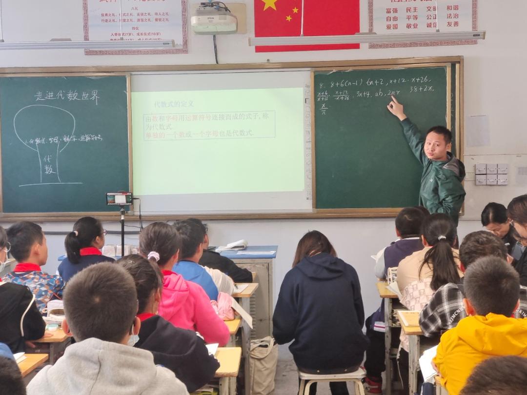 青年教师示范课活动简讯,青年教师展示课活动简报