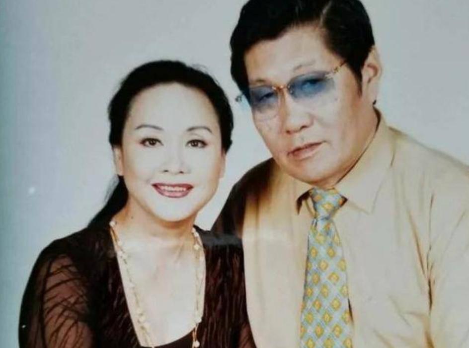 73岁李谷一全家近照曝光,73岁的李谷一全家近照曝光