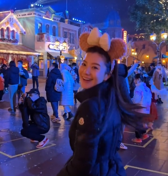 ​猴哥婚礼倒计时21天，妻子独自挑婚纱、五金，他却一心忙事业