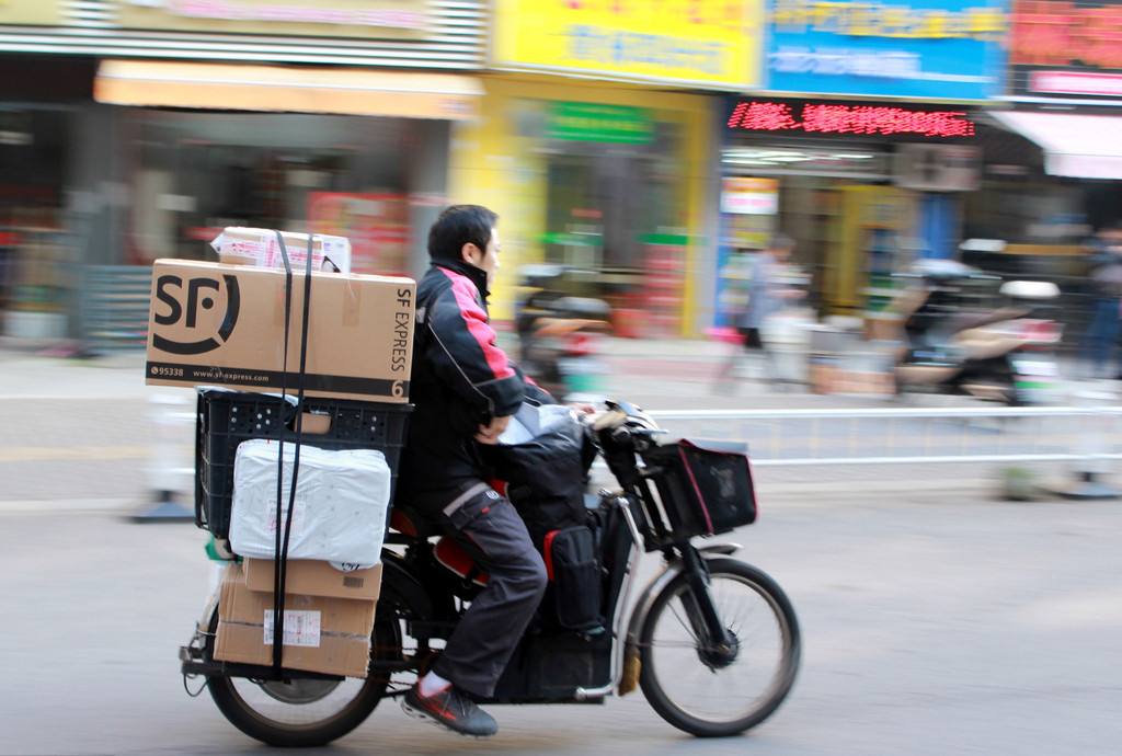 顺丰小哥被打最后王卫怎么处理的,2016年顺丰快递员被打