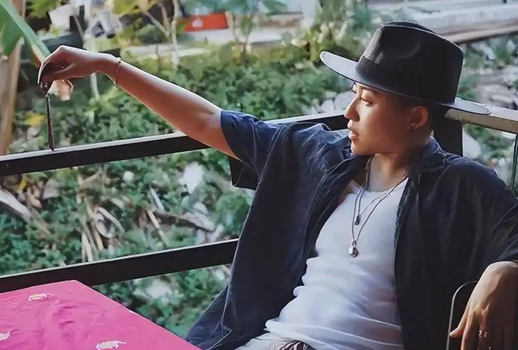 化妆品女ceo赴美生五国混血,赴美生下5国混血女儿