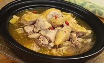 湖南小伙承包5000地只养十只鸡,农民大哥承包500亩土地养了10只鸡