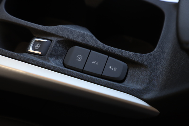 雪佛兰科鲁泽10万家轿天花板,雪佛兰科鲁泽20241.3t轻混什么意思