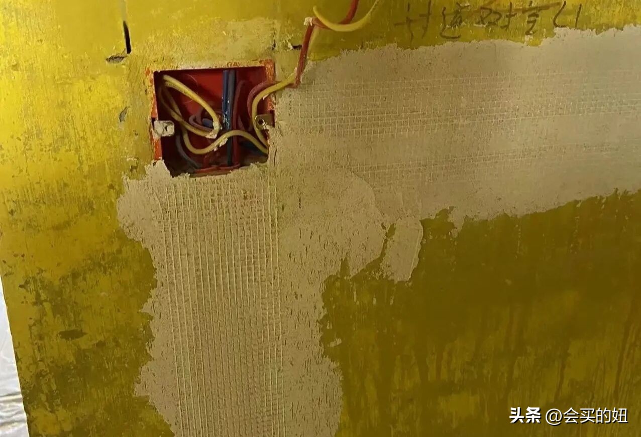 刮腻子怎么避免刷到玻璃上,刮腻子遇到坑怎么办