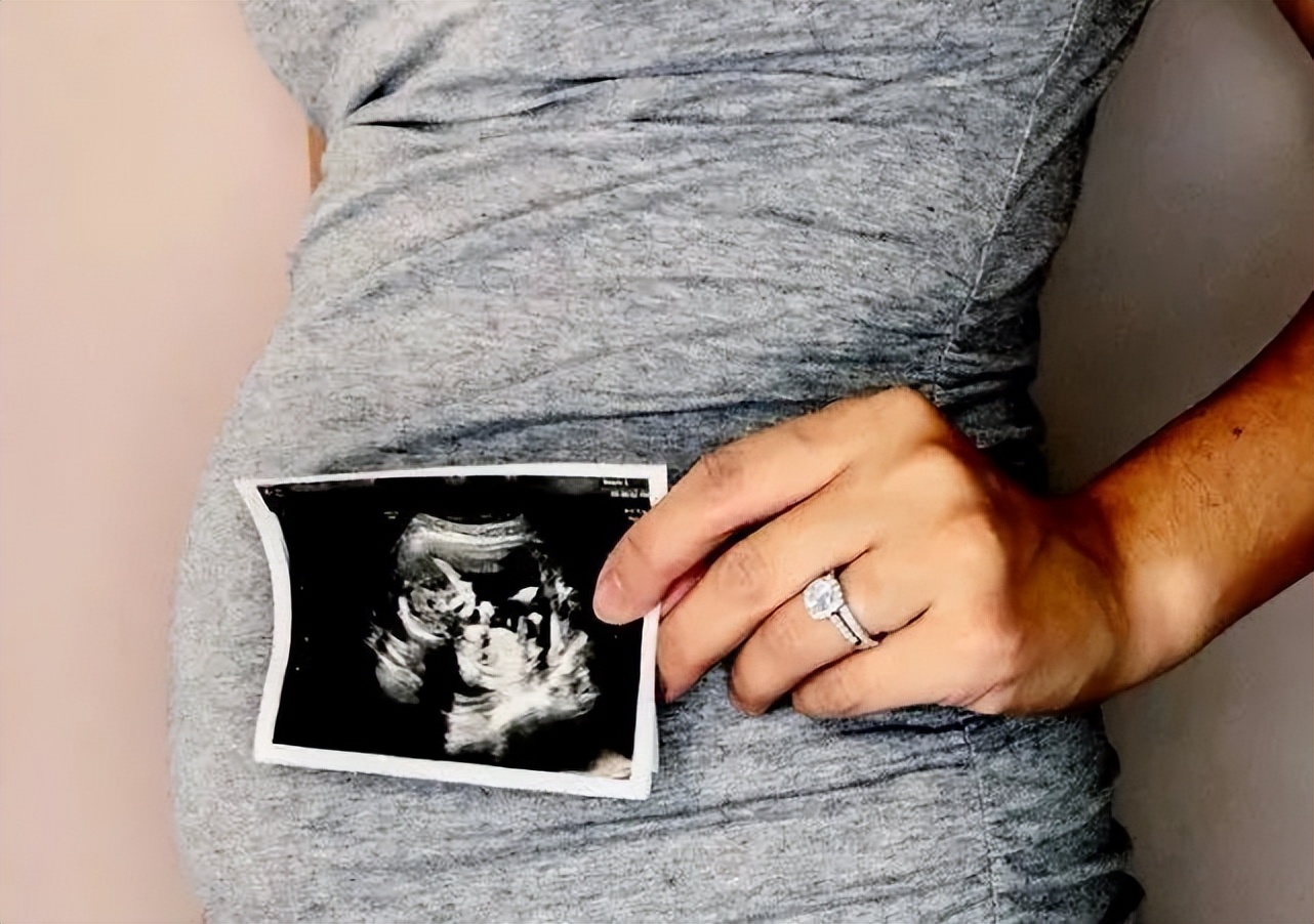 宫内和宫外都有孕囊,宫内妊娠和宫外早孕有什么区别