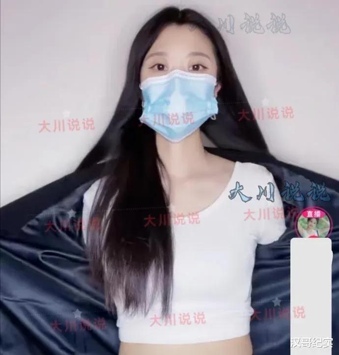 25岁女子自称小学老师，拍14个视频都不忘脱衣，被指“招黑”擦边