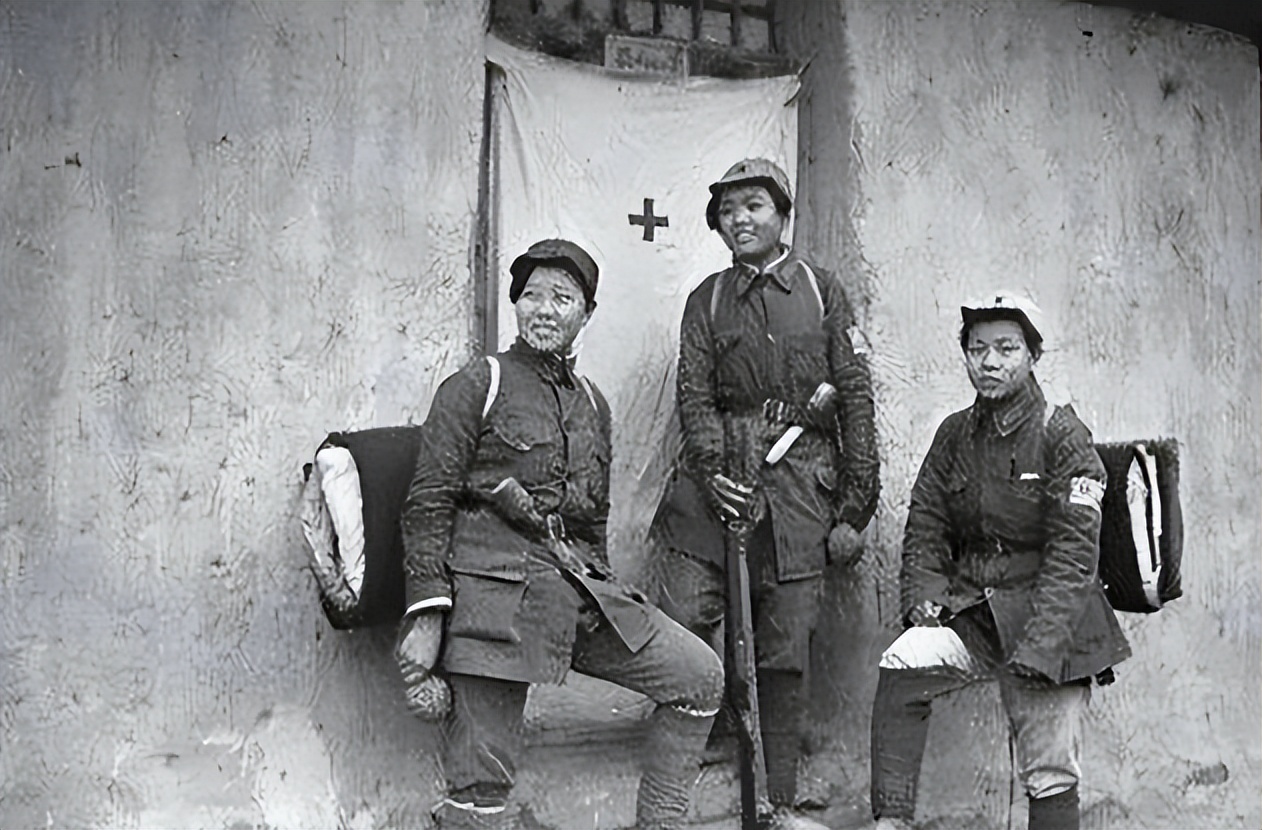 涂发胶抹口红，打仗住酒店，这些抗日剧，对得起以前的战士吗？