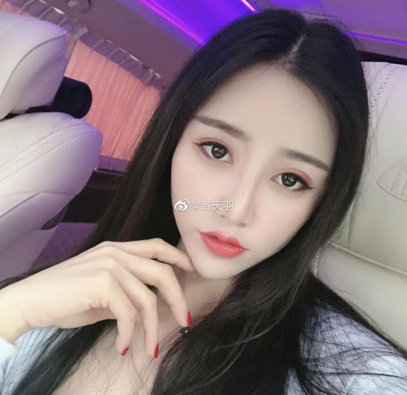 足坛跟上！李梦不雅照后，泰山球员疑似出轨：聊天背景妻子大肚照