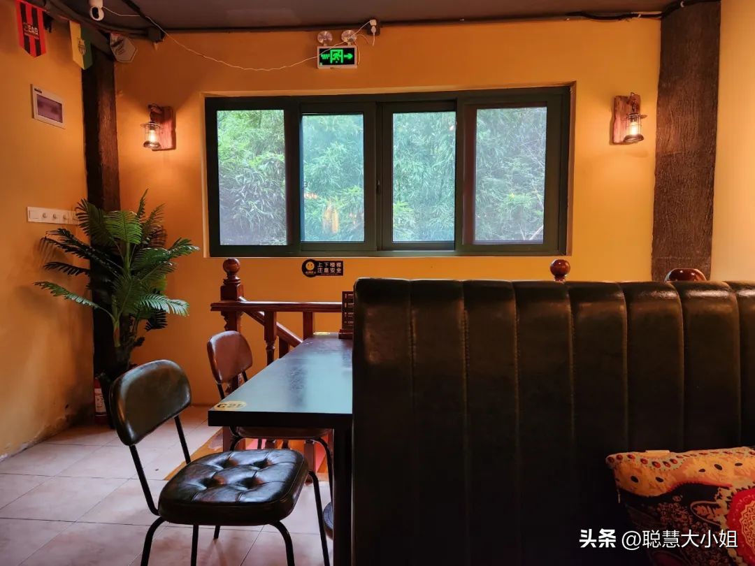 去这条充满松弛感的“小马路”，慵懒地溜达一天才是正经事