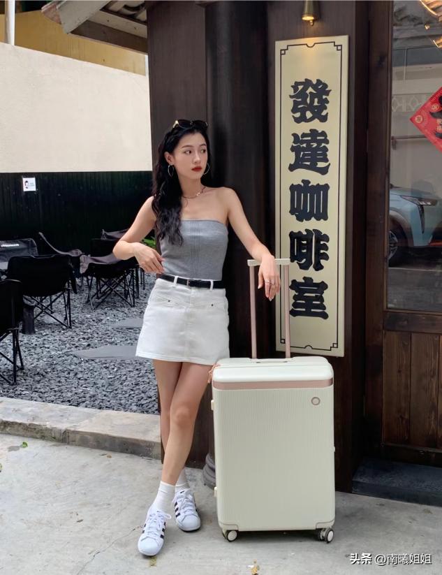 洋气时髦短裙短裤,穿短裙怎样穿显腿又长又细