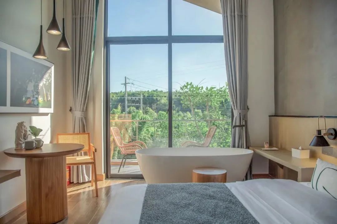 閲戠鍗佹湀鍥藉簡涓鍋囨湡浣忓鏀荤暐,閲戠涔嬬害