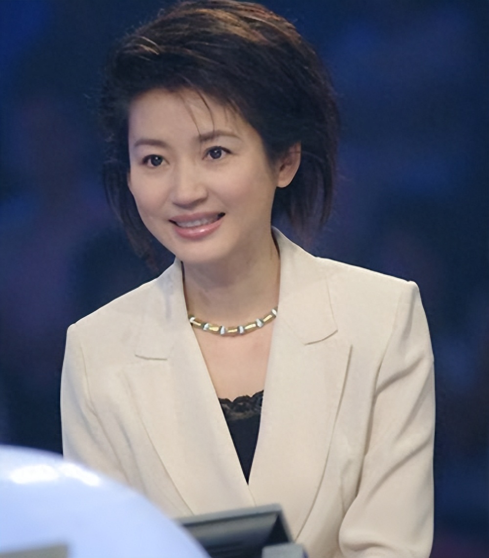 央视一姐王小丫的视频,央视主持人王小丫2000年身体状况