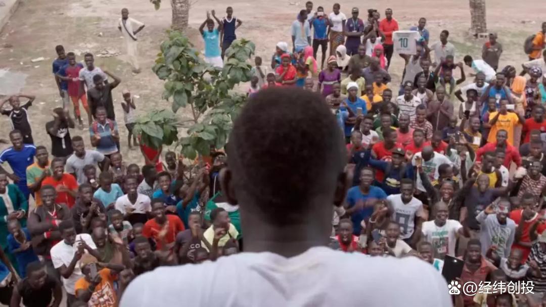 年薪千万却用碎屏手机，这位抠门非洲球星改变了无数家乡人的命运