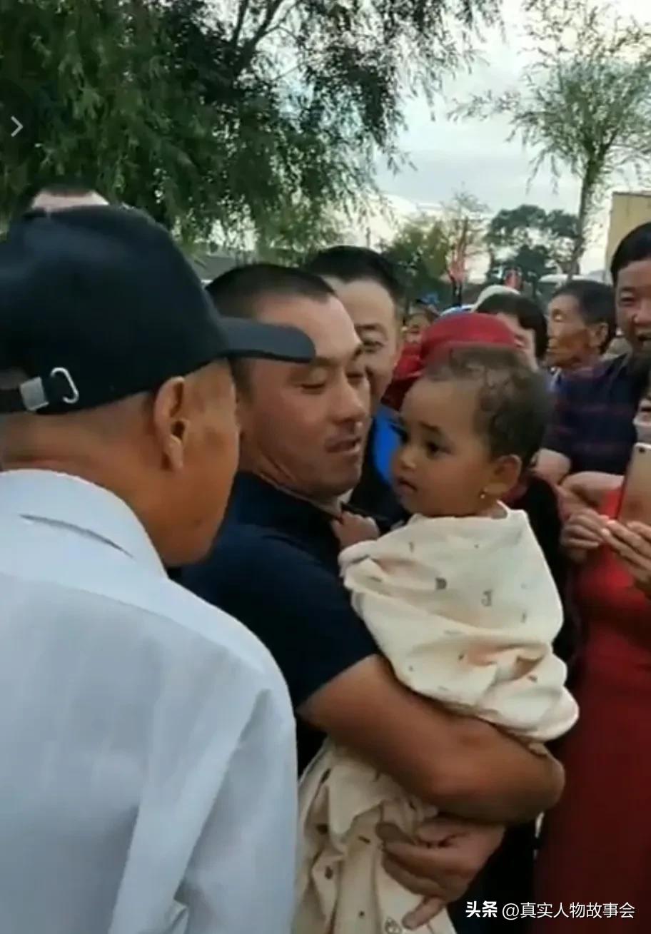 东北小伙在非洲打工娶莫桑比克媳妇,生俩娃,发现非洲女人很勤快