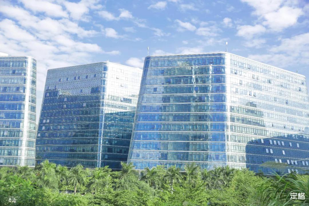 深圳百米长「纯白登山梯」，打卡绝了