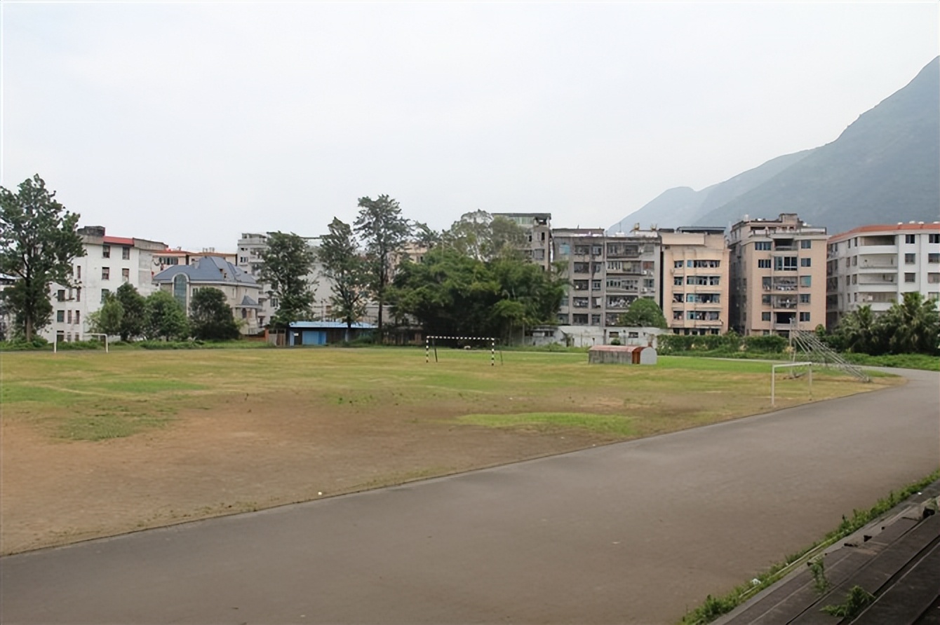 重返高中母校,宁德师范学院东侨校区新生报到