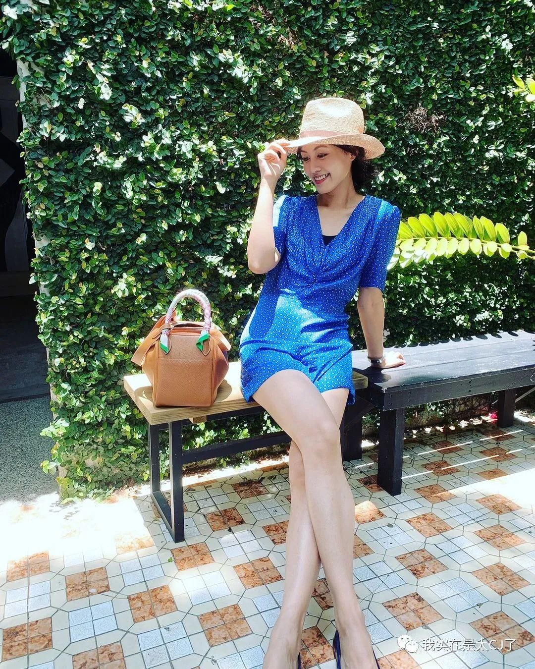 真富婆假富婆对比,台湾富婆王思佳晒香奈儿包遭吐槽