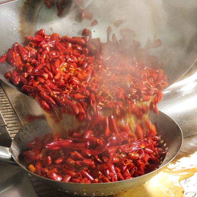 如何牛油火锅底料清澈红亮,炒好火锅料