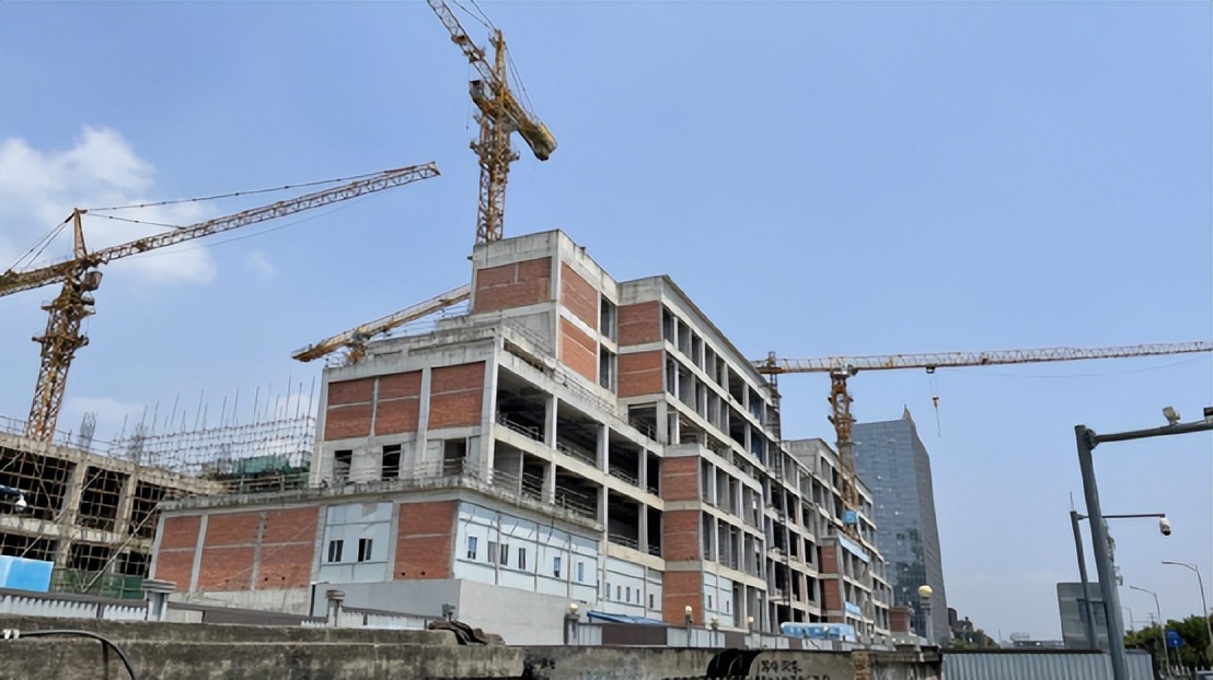 杨家坪中迪广场什么时候停工,烂尾楼复工隐患