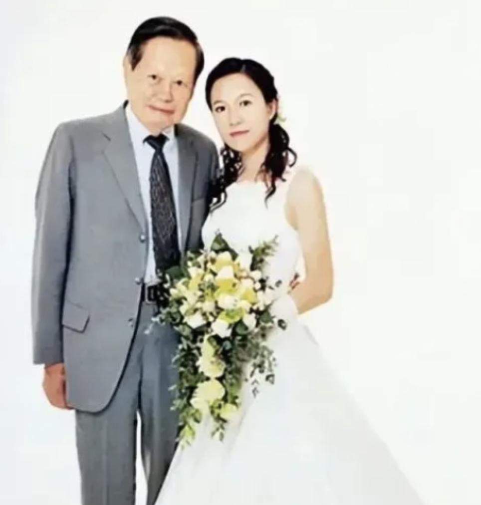 43岁翁帆和97岁杨振宁结婚了吗,翁帆和杨振宁多大岁数结婚