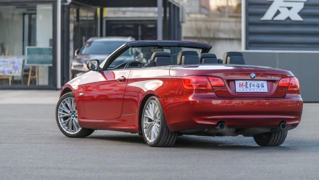 宝马335i硬顶敞篷落地多少,宝马335i二手还值得买吗