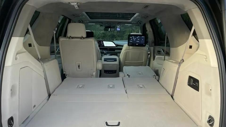 凯迪拉克凯雷德2023款内饰,凯迪拉克全尺寸纯电suv凯雷德