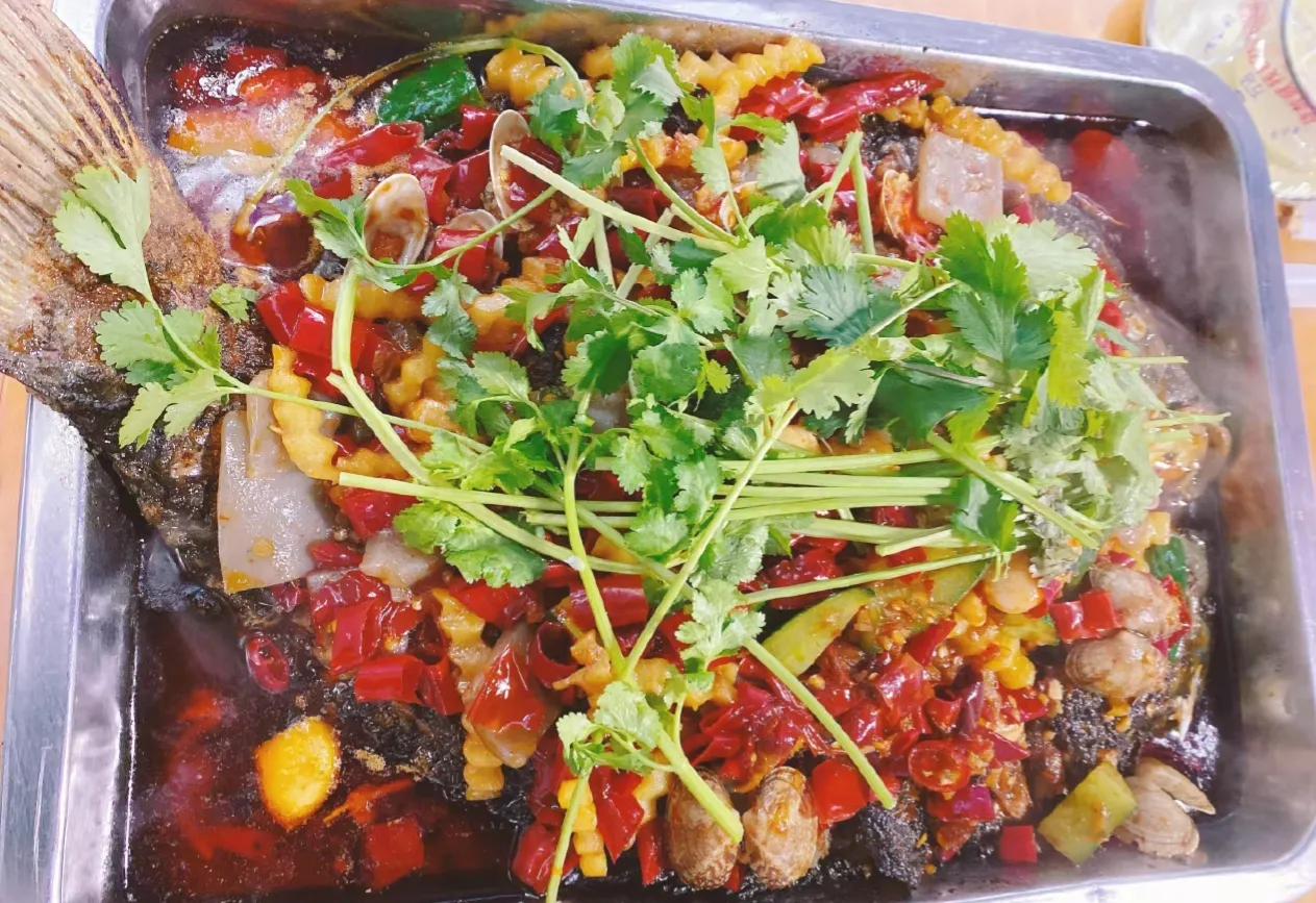 来万州吃一次正宗万州烤鱼,万州烤鱼什么味道正宗好吃