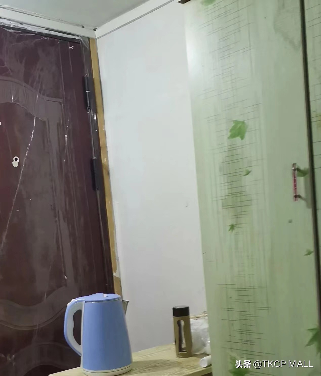 被困上海50天，每天只吃2桶泡面，放言要住桥洞，网友：这是真事