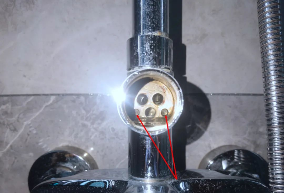 花洒分水阀更换新的还漏水,花洒漏水维修分水器