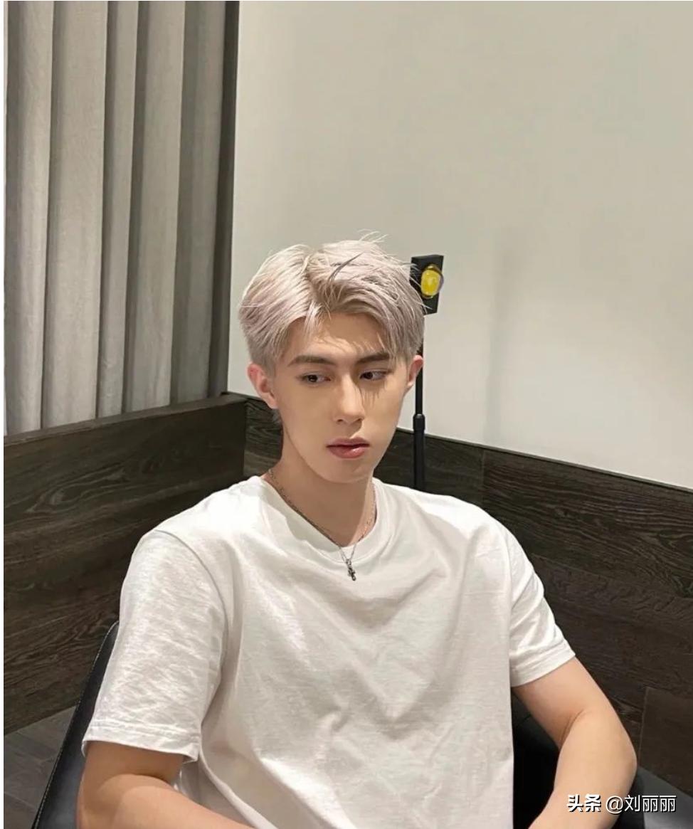 14岁男士最潮流的发型,长发男士发型帅气飘逸又有型