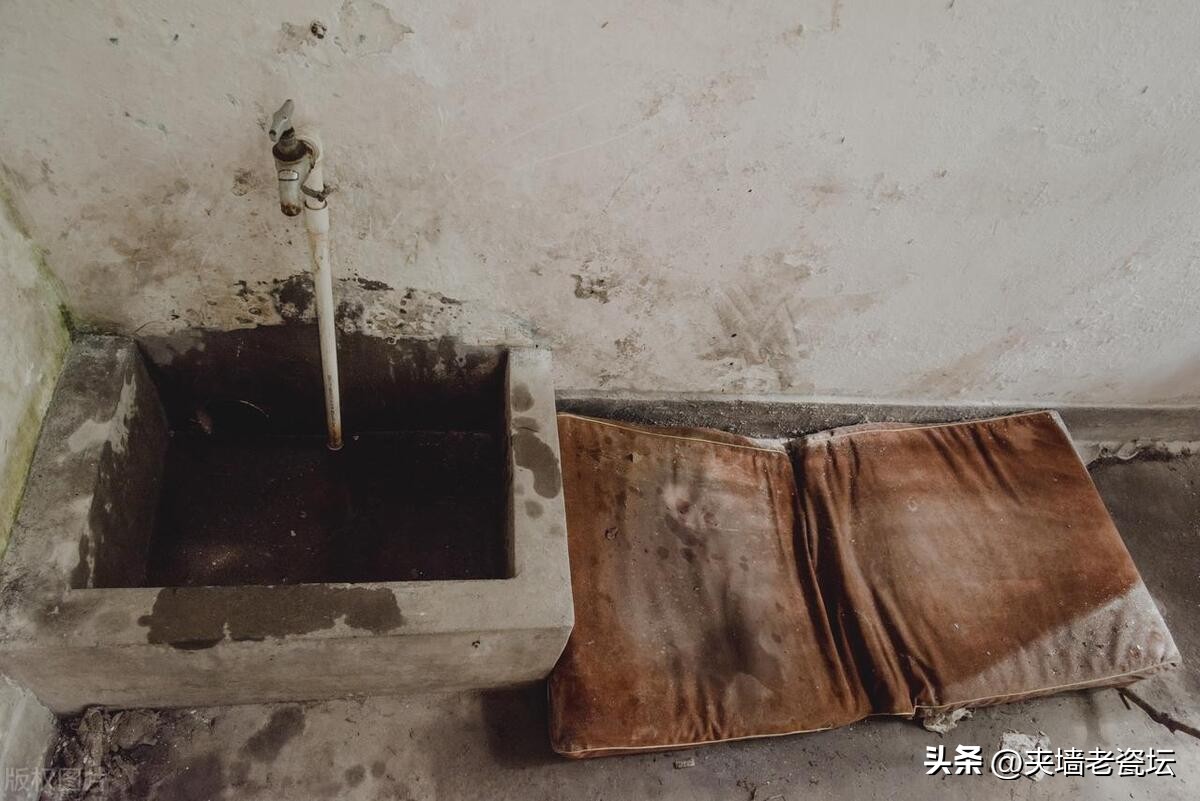 她14岁辍学出道33岁才走红,她14岁辍学21岁成赤脚医生