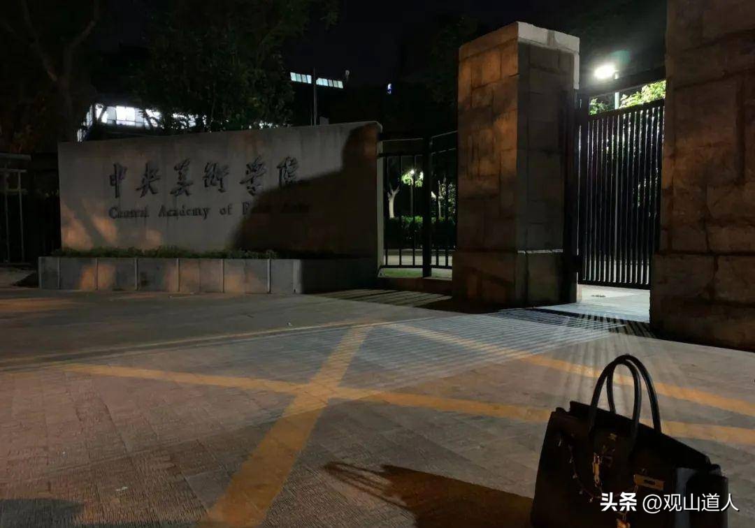 女学生假扮名媛，在北京高档会所白嫖21天，揭露社会残酷*规则潜**