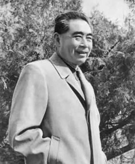 1961年毛主席在庐山开会，看到一位女舞蹈演员楞了：你好像我女儿