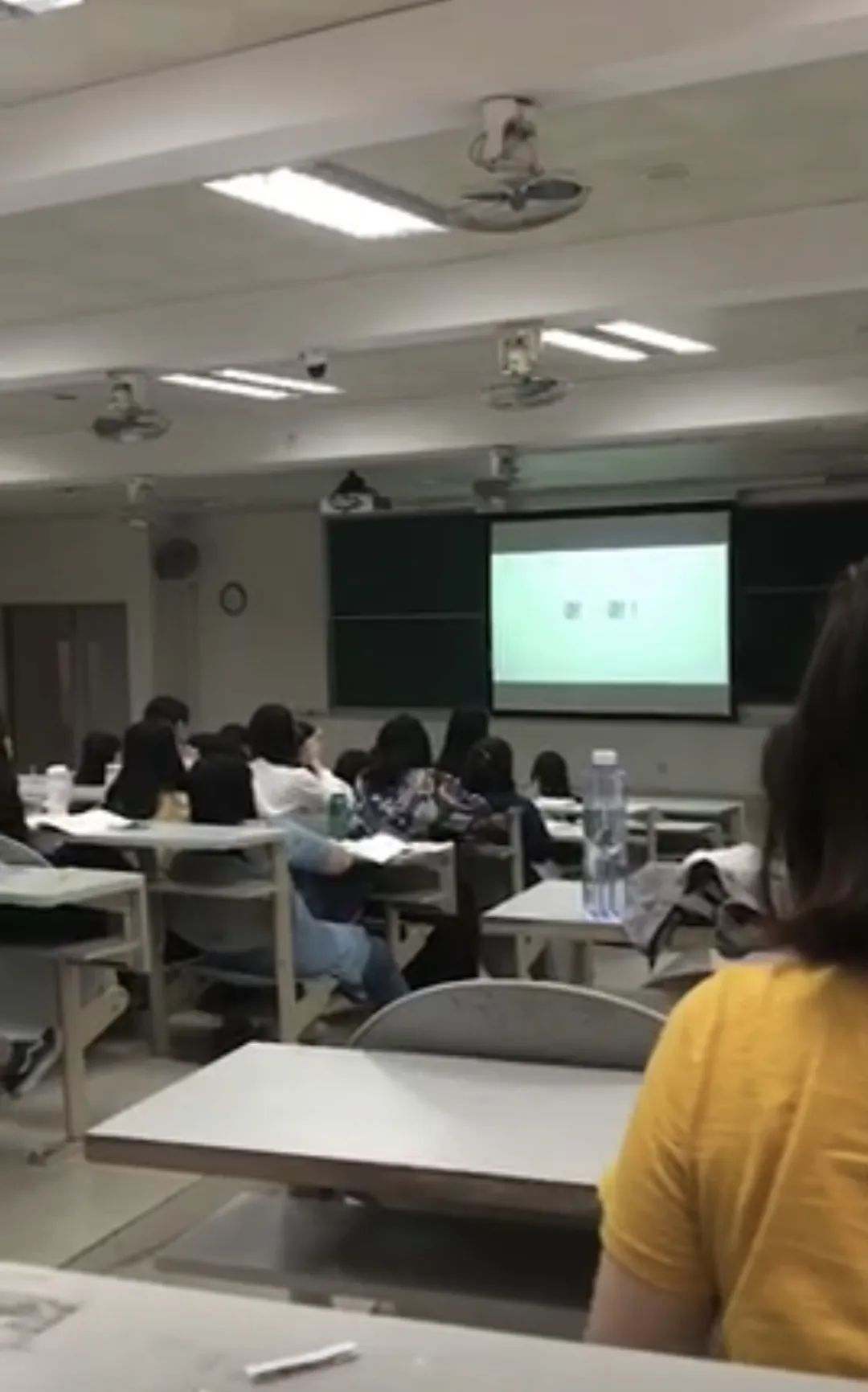 四个二本女生的「小时代」:毕业四年后,我们都回了老家