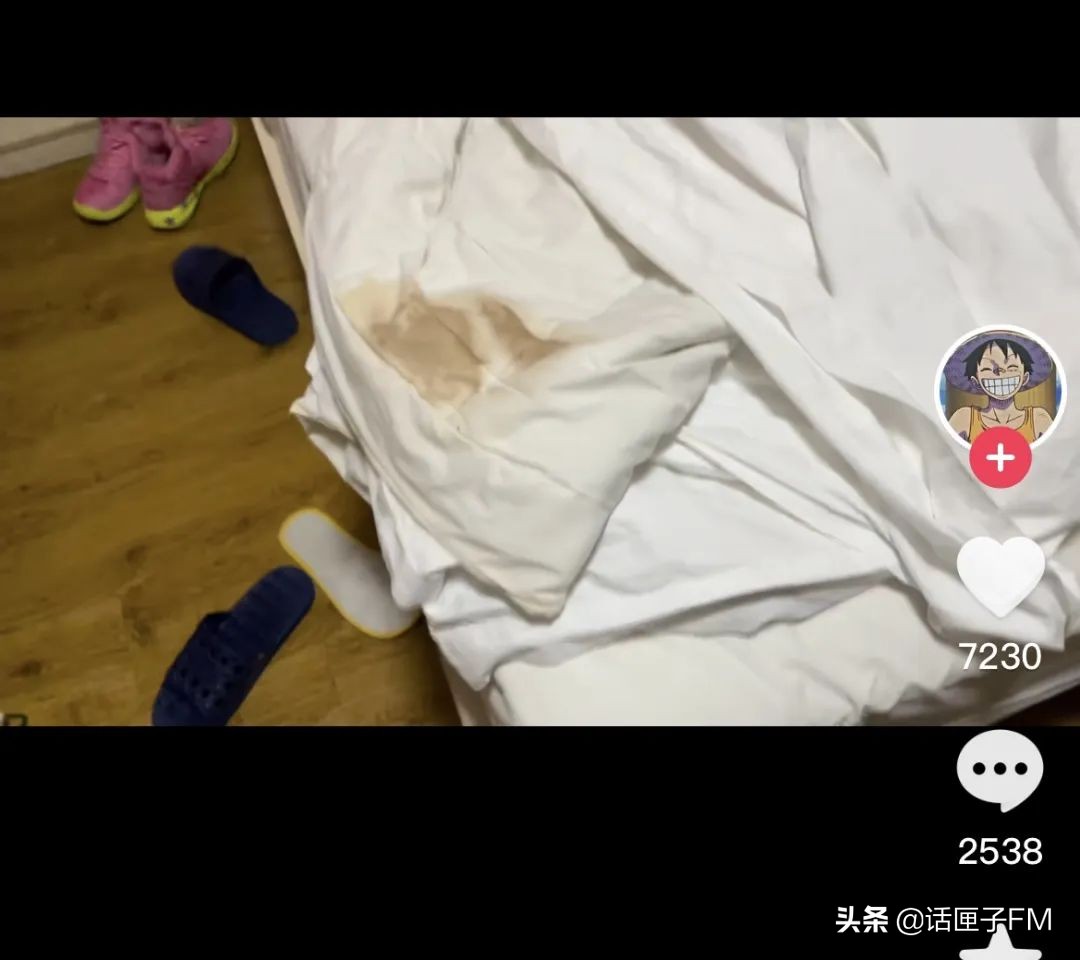 睡过几天才发现酒店床单有血渍,酒店被芯有血迹