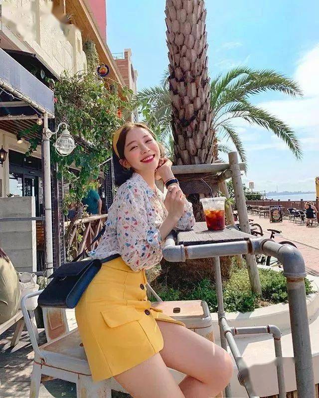 衬衫+半裙，这样穿显瘦显女人气息，上学工作约会一套解决了